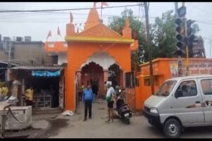 पूर्णिया बिहार 19 अप्रैल 26 आर एन शाह चौक मंदिर में डॉ. ए के गुप्ता की अगुवाई में चला सफाई अभियान*