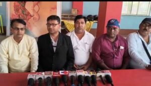 भागलपुर26अप्रैल26*अधिवक्ता आलय बनर्जी एवं हाई कोर्ट के अधिवक्ता कुमोद कुमार के साथ पत्रकारों ने रखा अपना पक्ष