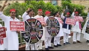 लखनऊ30अप्रैल26*महिला आरक्षण को लेकर विधानसभा में सपा का प्रदर्शन