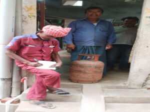 भागलपुर ८ अप्रैल २६ * एलपीजी की होम डिलीवरी से हो रही है आपूर्ति, गैस गोदामों की हो रही है निगरानी