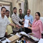 लखनऊ ८ अप्रैल २६ *  जिला प्रशासन एवं उत्तर प्रदेश आदर्श टेंट ,कैटरिंग एवं डेकोरेशन व्यापार मंडल की हुई बैठक