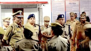 अयोध्या# ---------------------------- एडीजी ने रौनाही थाने का किया निरीक्षण सम्बंधित हर पहलुओं को बारीकी से जांचा परखा
