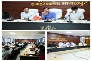 भागलपुर बिहार से शैलेन्द्र कुमार गुप्ता यूपीआजतक  भागलपुर २२ अप्रैल २६ * गर्मी के मौसम में जलापूर्ति को बनाए रखने को लेकर विशेष सचिव ने की बैठक भागलपुर, 22 अप्रैल 2026, भागलपुर के समीक्षा भवन में जिलाधिकारी डॉक्टर नवल किशोर चौधरी की अध्यक्षता में विशेष सचिव, लोक स्वास्थ्य अभियंत्रण विभाग, बिहार श्री संजीव कुमार ने अपने संयुक्त सचिव (प्र को), श्री धीरज कुमार सिंह,अधीक्षण अभियंता श्री राजीव रंजन लाल, कार्यपालक अभियंता पश्चिमी श्री कृष्ण भार्गव, कार्यपालक अभियंता पूर्वी प्रमंडल भागलपुर श्री सुनील कुमार, भागलपुर के सभी सहायक अभियंता एवं संवेदकों के साथ गर्मी के मौसम में निर्बाध रूप से जलापूर्ति बनाए रखने को लेकर समीक्षा बैठक की।