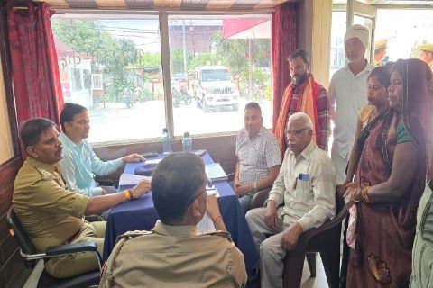 लखनऊ ११ अप्रैल २६ * थाना समाधान दिवस' में गूंजे जालसाजी और अवैध कब्जे के मामले ।