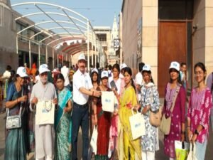 वाराणसी १३ अप्रैल २६ * श्री काशी विश्वनाथ धाम में गूंजा – बंद करें पॉलिथीन, पर्यावरण को बनाएं सुंदर और क्लीन”