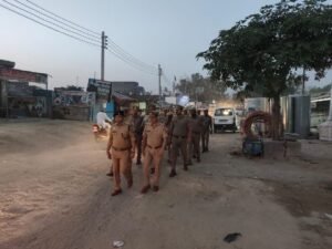 मथुरा 13 अप्रैल 26 *क्षेत्राधिकारी छाता द्वारा पुलिस बल के साथ शेरगढ़ में पैदल गश्त *