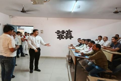 बांदा 22 अप्रैल 26*के.सी.एन.आई.टी., बांदा के नगर क्षेत्र में प्रगणक एवं सुपरवाइजरों के जनगणना प्रशिक्षण कार्य का निरीक्षण जिलाधिकारी बांदा अमित आसेरी द्वारा किया गया।