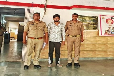 मथुरा 22 अप्रैल 26*थाना कोतवाली पुलिस द्वारा 570 ग्राम अवैध नशीला पदार्थ (डायजापाम) सहित किया गया गिरफ्तार ।*