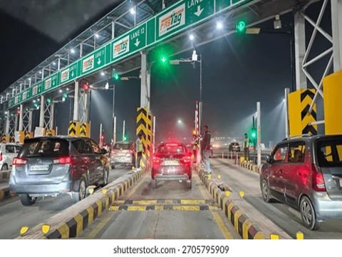 नई दिल्ली ८ अप्रैल २६ * ⚛️ टोल प्लाजा पर नकद भुगतान की सुविधा 10 अप्रैल से खत्म हो जाएगी.