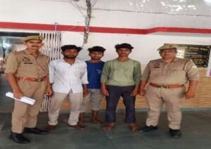 मथुरा 2 मई 26* चोरी के अभियोग में वांछित 03 अभियुक्तगण को चोरी के माल सहित किया गिरफ्तार ।*