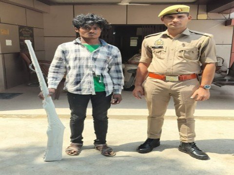 मथुरा 2 मई 26*जंगली गाय को मारने के अभियोग में वांछित अभियुक्त बंदूक के साथ किया गिरफ्तार