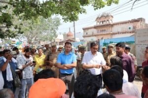 मथुरा 3 मई 26*डीएम और एसएसपी द्वारा वृंदावन में नाभि को को नाव चलाने की दी अनुमति*