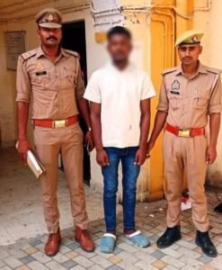 अयोध्या3मई26*श्रद्धालु की मोबाइल चोरी करने वाला गिरफ्तार (विनय सिन्हा)