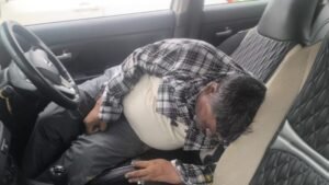 नैनीताल7मई26*लालकुआं रेलवे स्टेशन पर कार में मिला युवक का शव, इलाके में फैली सनसनी"पुलिस जांच में जुटी।