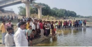जौनपुर9मई26*गोमती नदी पुल के नीचे चंदवक घाट पर नहाने गए दो युवकोंकी डूबने से मौत
