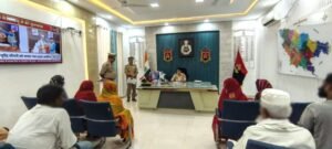 सुल्तानपुर12मई26*पुलिस अधीक्षक द्वारा पुलिस कार्यालय में जनसुनवाई कर जनसमस्याओं को सुना जा रहा है