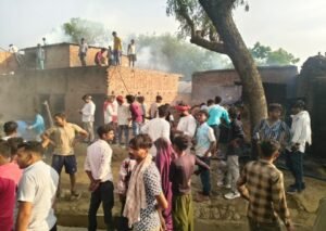 कौशाम्बी13मई26*तरसौरा गांव में लगी भीषण आग, 11 घर जलकर राख*