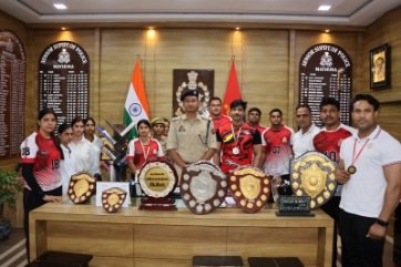 मथुरा 15 मई 26* खिलाड़ियों को उत्साहवर्दन हेतु नगद पुरस्कार से पुरस्कृत कर किया गया-*