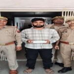 मथुरा 16 मई 26* हत्या का प्रयास व बलवा के अभियोग में वाछिंत अभियुक्त अवैध हथियार के साथ किया गिरफ्तार ।*