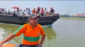 भागलपुर17मई26*बीच गंगा में खराब हुई यात्रियों से भरी नाव, SDRF ने सभी को सुरक्षित निकाला*