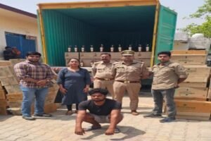 मथुरा 17 मई 26* अंतर राज्यीय शराब तस्कर को अवैध अंग्रेजी शराब ,व तस्करी में प्रयुक्त ट्रक के साथ गिरफ्तार किया ।*