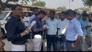 हरदोई18मई26*सरकारी बोरों में चल रहा था गेहूं का खेल! हरदोई मंडी में छापेमारी से मचा हड़कंप