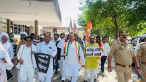 कौशाम्बी18मई26*बैलगाड़ी के साथ जिला मुख्यालय पर कांग्रेस ने किया प्रदर्शन*