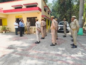 अयोध्या19मई26*खण्ड विकास अधिकारी मवई ने पी आर डी के जवानों की मासिक रिफ्रेशर परेड का किया निरीक्षण