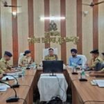 सुल्तानपुर20मई26*डीआईजी ने जनपद की कानून व्यवस्था,अपराध नियंत्रण और प्रशासनिक व्यवस्थाओं की समीक्षा बैठक की।
