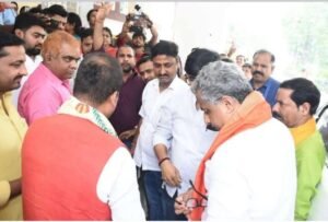 भागलपुर20मई26* सहयोग शिविर में पहुंचे भागलपुर के जिला प्रभारी मंत्री नीतीश मिश्रा को भाजपा नेताओं ने किया स्वागत