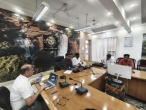 मीरजापुर 23 मई 2026- *मण्डलायुक्त ने जूम एप के माध्यम से स्वास्थ्य विभाग की समीक्षा बैठक की*