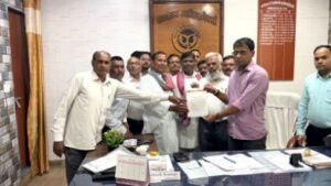 अयोध्या23मई26*बिजली ,खाद संकट ,बढ़ती महंगाई सहित अन्य समस्याओं को लेकर सपाइयों ने सौंपा ज्ञापन