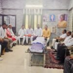 कौशाम्बी24मई26*आगामी विधानसभा चुनावों के मद्देनजर ब्लाक अध्यक्ष और मण्डल अध्यक्षों को सौंपी मतदाता सूची!*