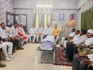 कौशाम्बी24मई26*आगामी विधानसभा चुनावों के मद्देनजर ब्लाक अध्यक्ष और मण्डल अध्यक्षों को सौंपी मतदाता सूची!*