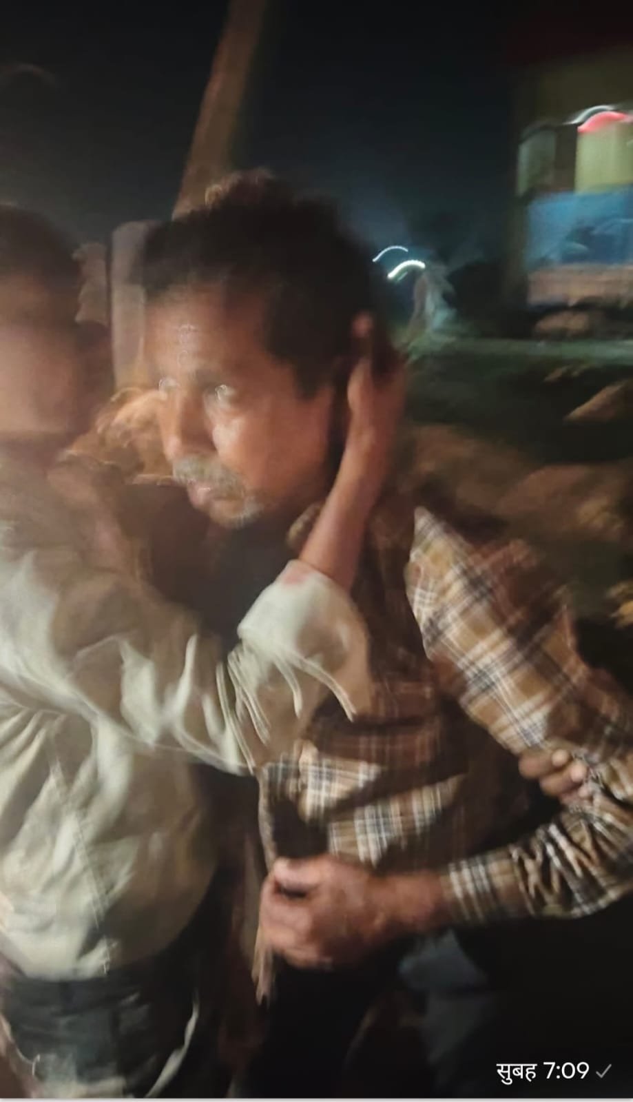 हरदोई25मई26* पिहानी में नाला निर्माण की गिट्टी बनी हादसे का सबब, सड़क पर बिखरी बजरी से राहगीर घायल, हरदोई25मई26* पिहानी में नाला निर्माण की गिट्टी बनी हादसे का सबब, सड़क पर बिखरी बजरी से राहगीर घायल,