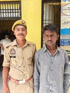 मथुरा 26 मई 26*थाना महावन पुलिस द्वारा अभियुक्त को 01 अवैध छुरा के साथ किया गिरफ्तार*