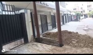 कानपुर नगर2मई 26*आवास समिति में प्लॉटों की सीमाओं के बीच जबरन लग रहा ट्रांसफार्मर