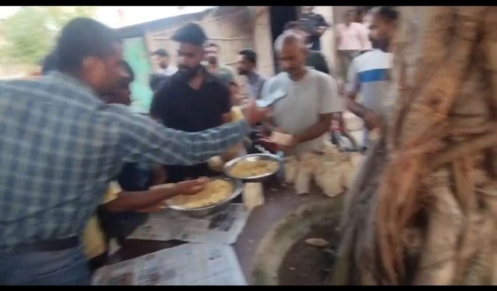 पूर्णिया बिहार 10 मई 26 ‌पीएम मोदी के अंदाज से पूर्णिया में बढ़ा झालमुड़ी का क्रेज,