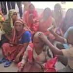 फिरोजाबाद20मई26*नगर निगम से नाराज भाजपा पार्षद ने नगर निगम परिसर में सिर मुंडवाया 