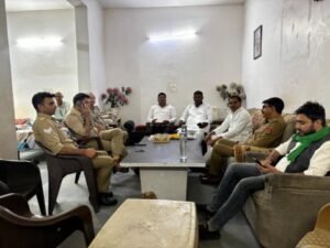नोएडा १४ मई २६ * हापुड़ प्रकरण में जाना वाले एडवोकेट दिनेश अवाना जी सदस्य -उत्तर प्रदेश कांग्रेस कमेटी को नोएडा हाजीपुर सैक्टर-104 नोएडा पुलिस ने किया नजरबंद