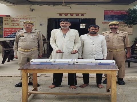 मथुरा 14 मई 26*बरसाना पुलिस द्वारा साइबर अपराध करने वाले 02 अभियुक्त व 02 बाल अपचारी को अभिरक्षा मे लिया गया ।*