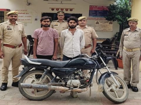 मथुरा 14 मई 26*बरसाना पुलिस द्वारा 02 अभियुक्तगण को चोरी की मोटर साइकिल सहित गिरफ्तार किया गया ।*