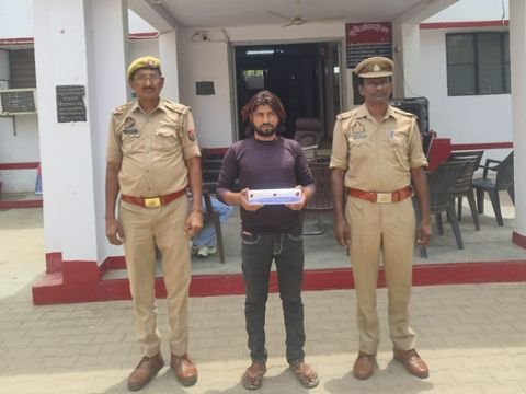 मथुरा 14 मई 26*थाना जमुनापार पुलिस द्वारा अभियुक्त को अवैध हथियार सहित किया गिरफ्तार ।*