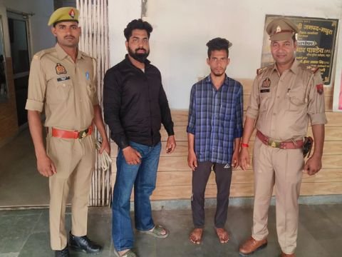 मथुरा 14 मई 26*थाना कोतवाली पुलिस द्वारा 02 वांछित अभियुक्तगण को चोरी की एक्टिवा सहित किया गिरफ्तार*