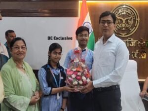 लखीमपुर खीरी १४ मई २६ * ९७ . ६  प्रतिशत अंक प्राप्त हर्षित सिंह राणा को डीएम ने किया सम्मानित