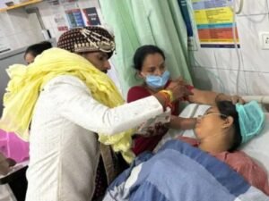 गोरखपुर १४ मई २६ * ICU के बैड पर दुल्हन की शादी!