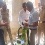 सुल्तानपुर १५ मई २६ * नकली बताशा फैक्ट्री पर प्रशासन की छापेमारी, ब्रांड कॉपी कर घटिया माल बेचने का आरोप,सैंपल जांच को भेजे, नकली कारोबारियों में मचा हड़कंप