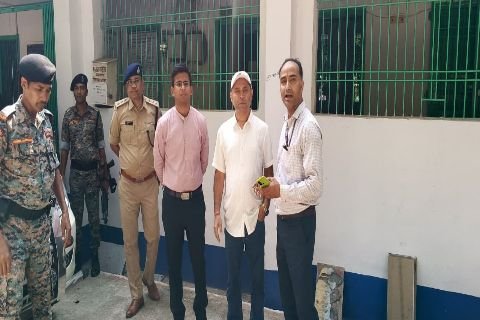 भागलपुर बिहार से शैलेन्द्र कुमार गुप्ता जिलाधिकारी पहुचे कहलगांव, किया कई विभागों का निरक्षण, विकास कार्यों का भी लिया जायजा, दिए निर्देश