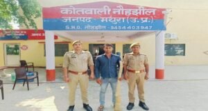 मथुरा 1 जून 26* हत्या के प्रयास के अभियोग में वाछिंत 01 अभियुक्त को घटना में प्रयुक्त 01 अवैध हथियार सहित गिरफ्तार किया गया ।*