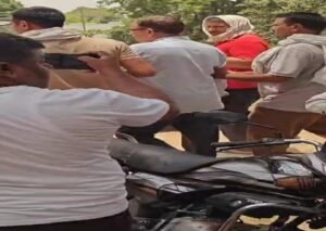 अयोध्या3जून26*रुदौली तहसील में रिश्वतखोरी का आरोप:, भाजपा पदाधिकारी की शिकायत पर लेखपाल गिरफ्तार